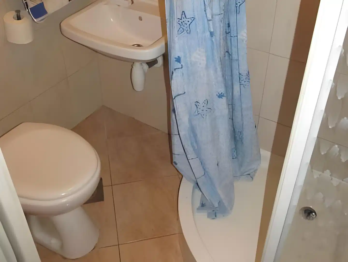 Sinistaj Rooms Badezimmer