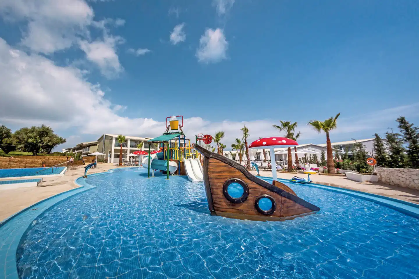 Caretta Paradise Pool