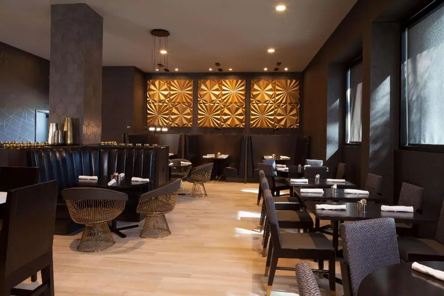 H Hotel Los Angeles, Curio Collection by Hilton Bar