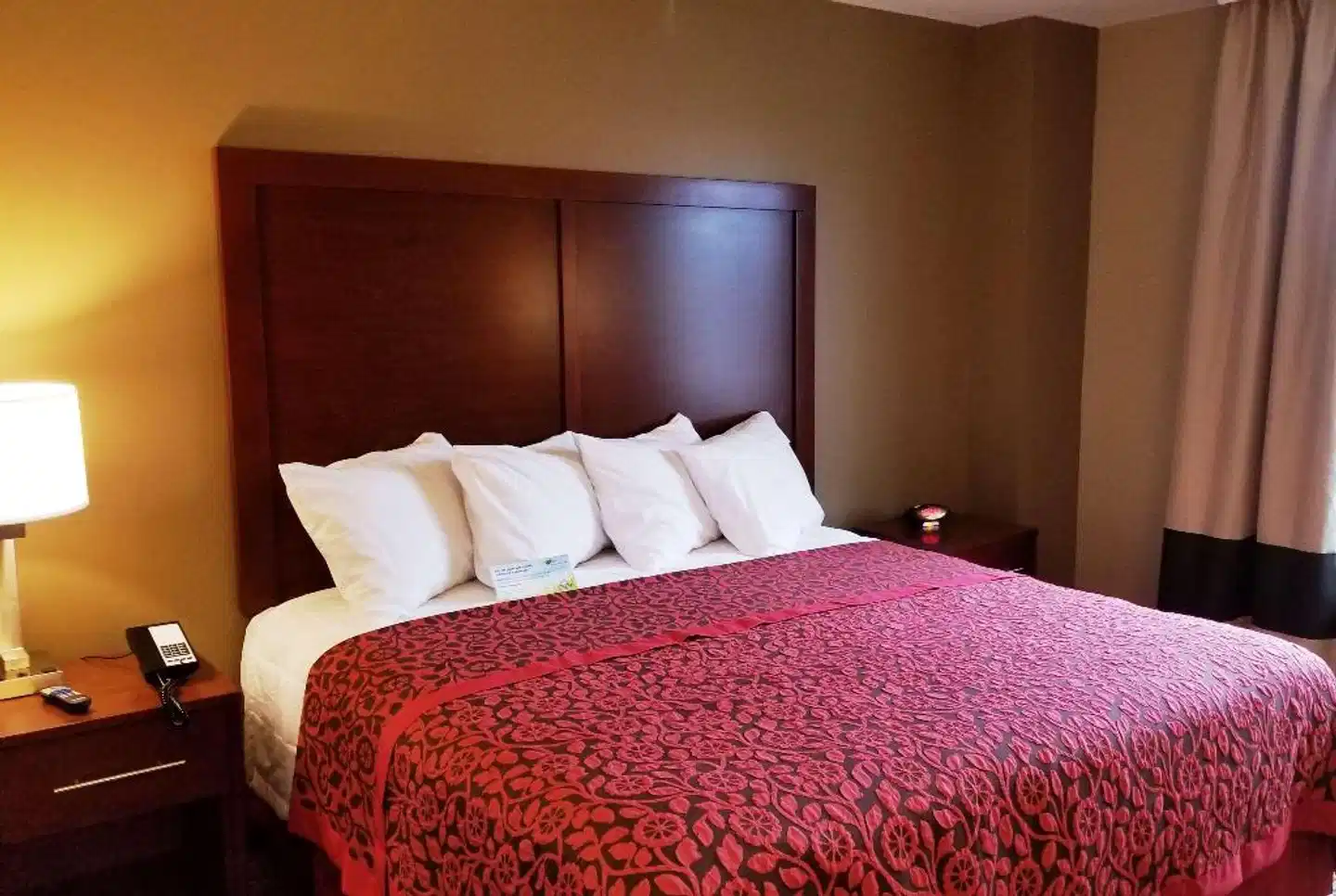 Days Inn by Wyndham Brooklyn Marine Park Wohnbeispiel