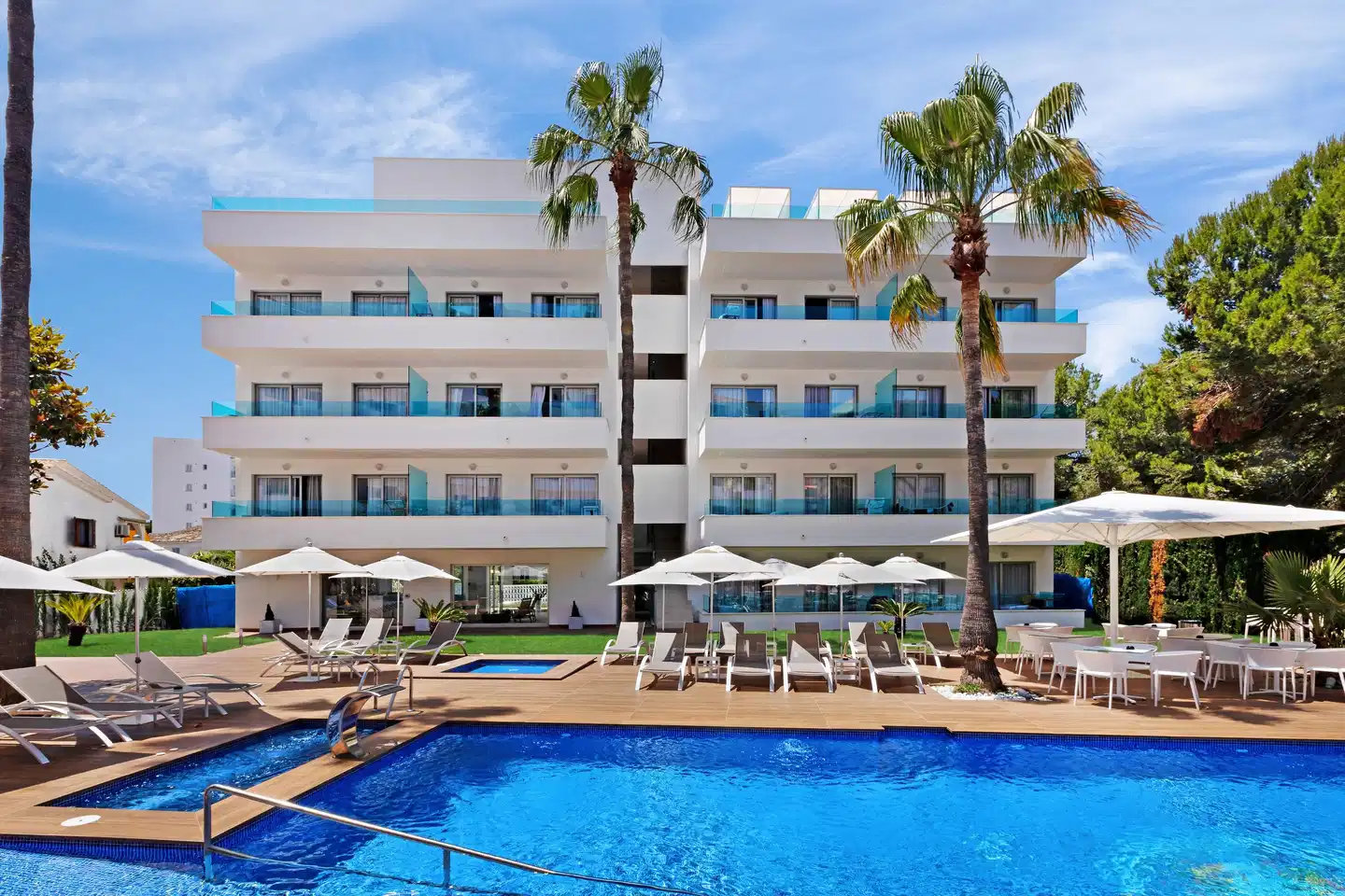 Metropolitan Playa JUKA Pool