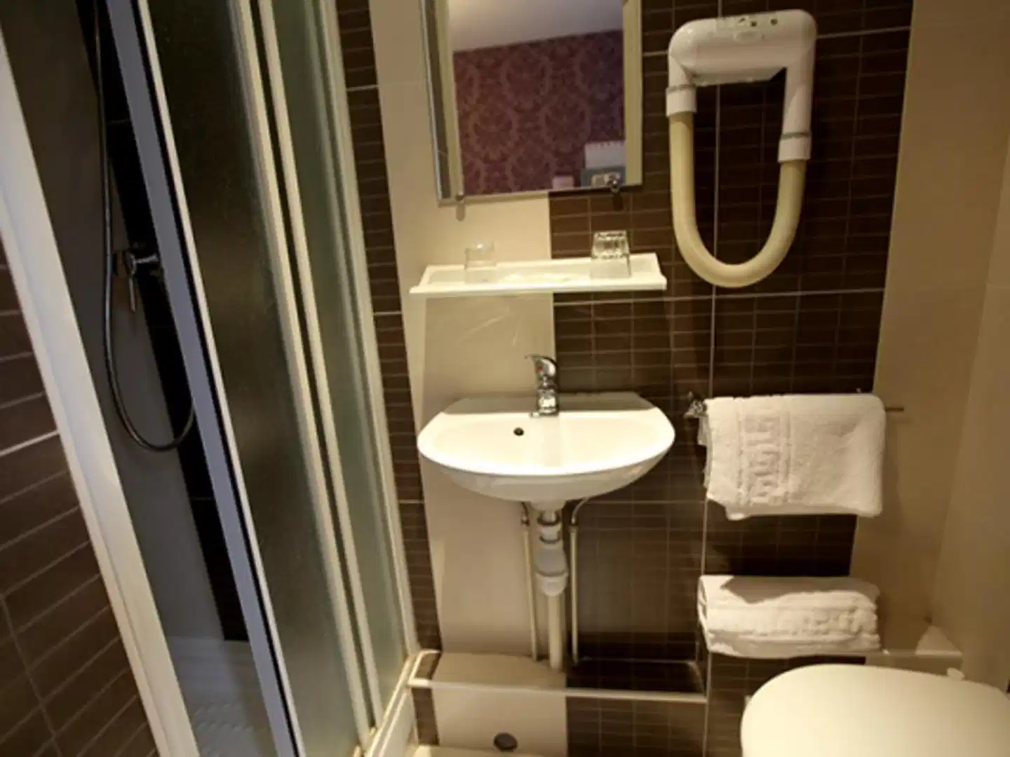 Caulaincourt Montmartre by Hiphophostels Badezimmer