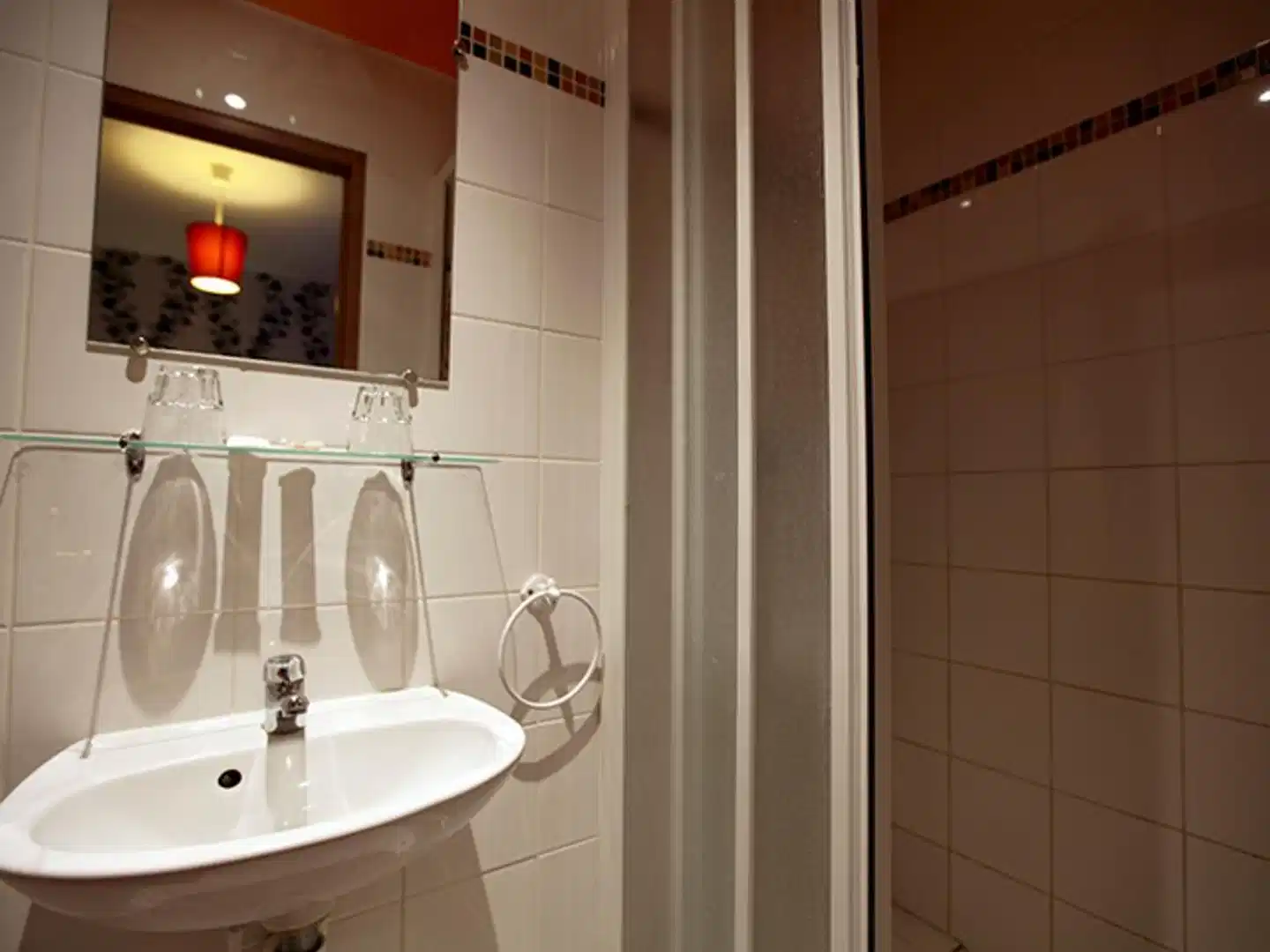 Caulaincourt Montmartre by Hiphophostels Badezimmer