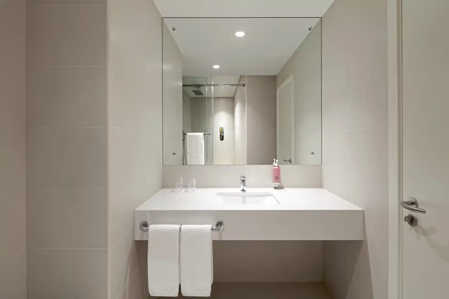 Rove Dubai Marina Badezimmer