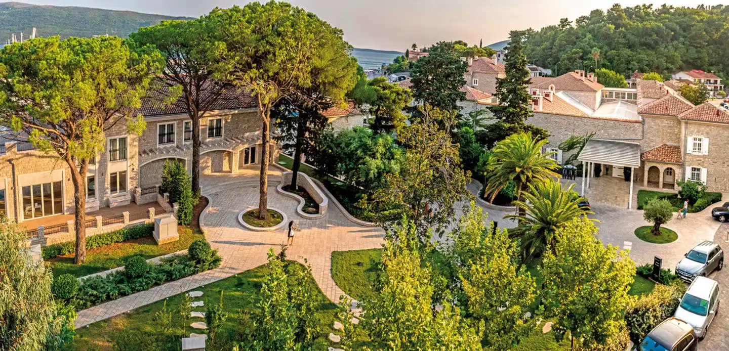 Lazure Hotel & Marina Landschaft