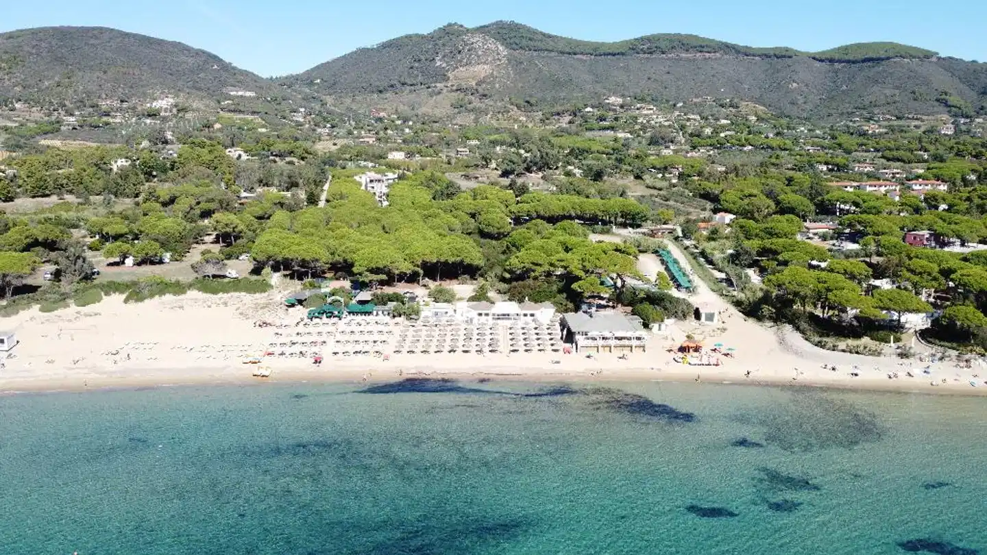 Residence Golfo Della Lacona Landschaft