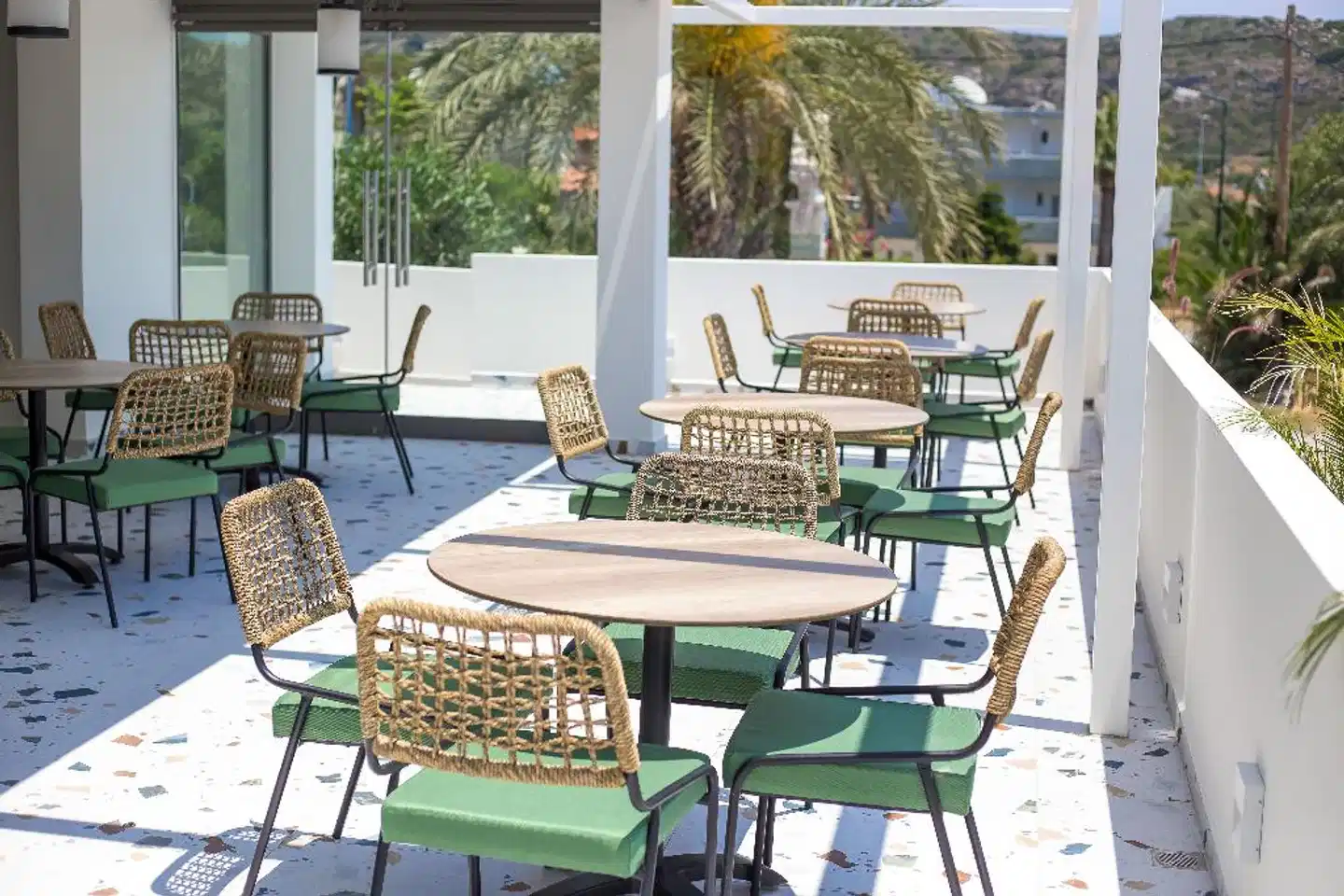 Mazoren Art Hotel Terrasse