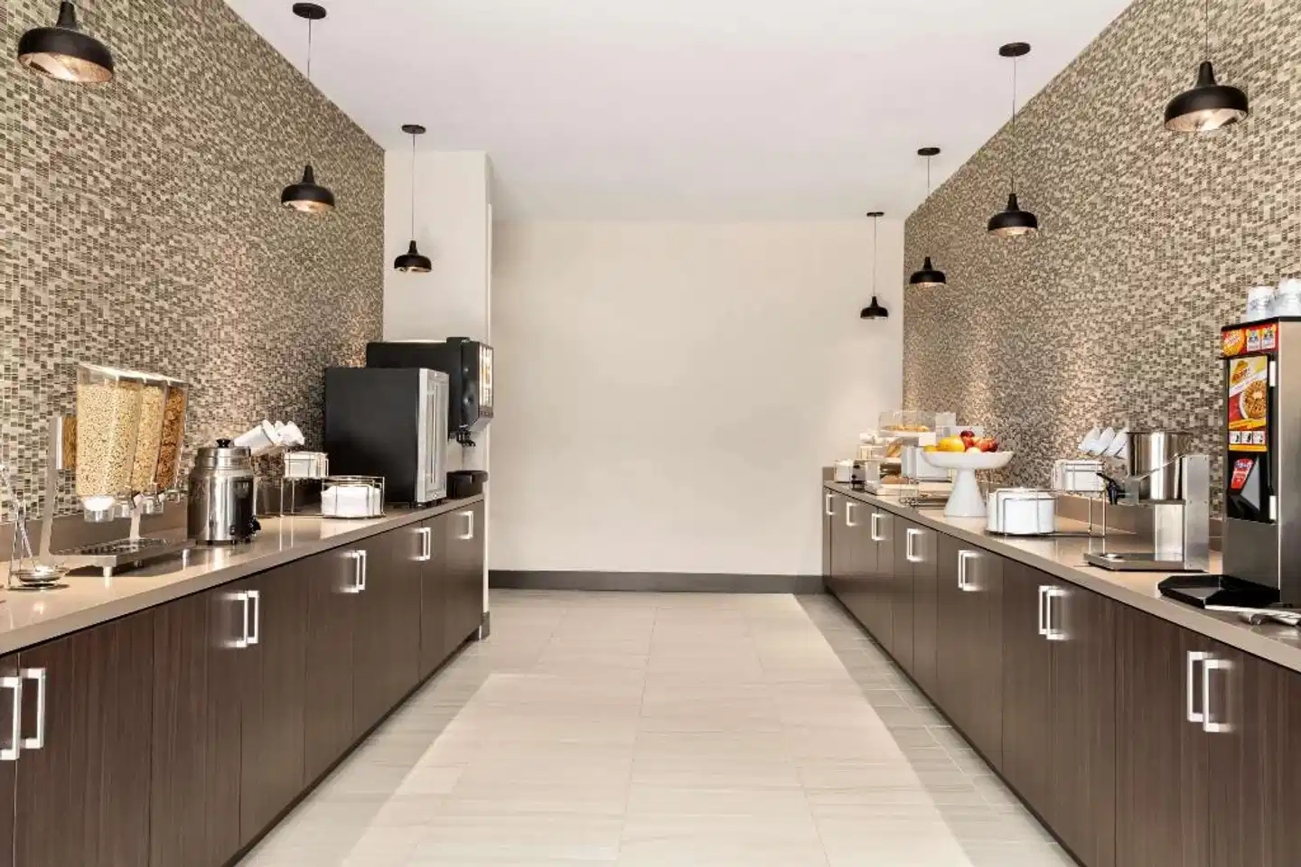 La Quinta Inn & Suites by Wyndham Orlando IDrive Theme Parks Badezimmer