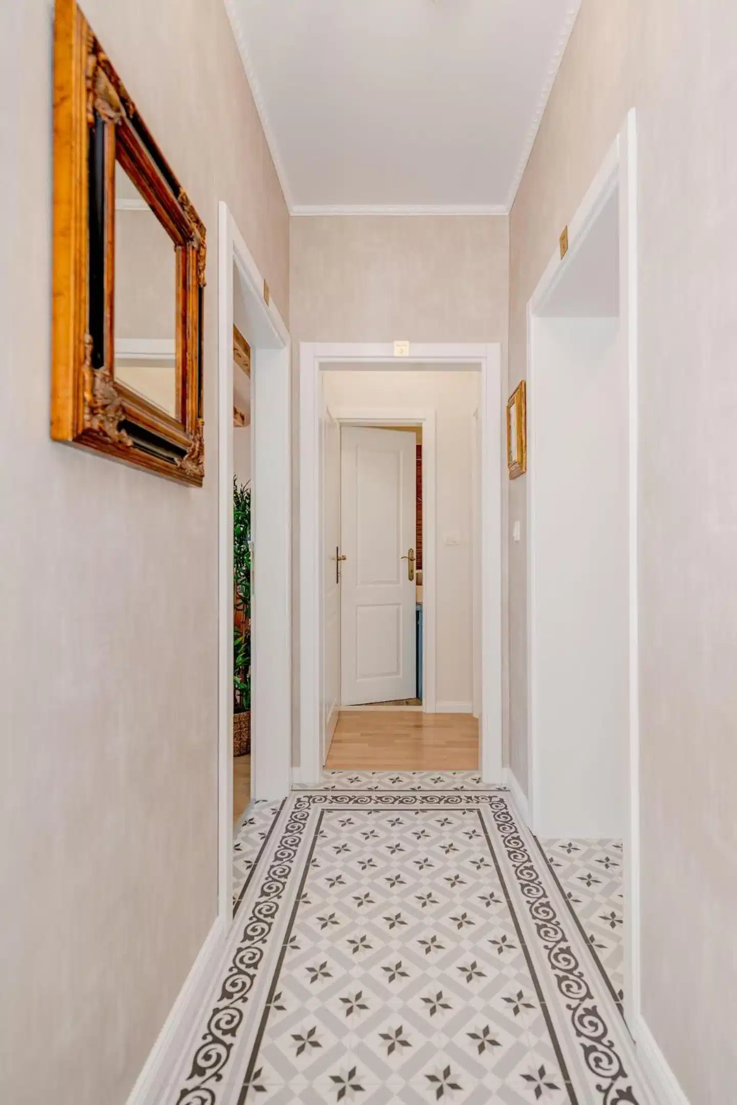 Le Monde Luxury Accommodation Lobby