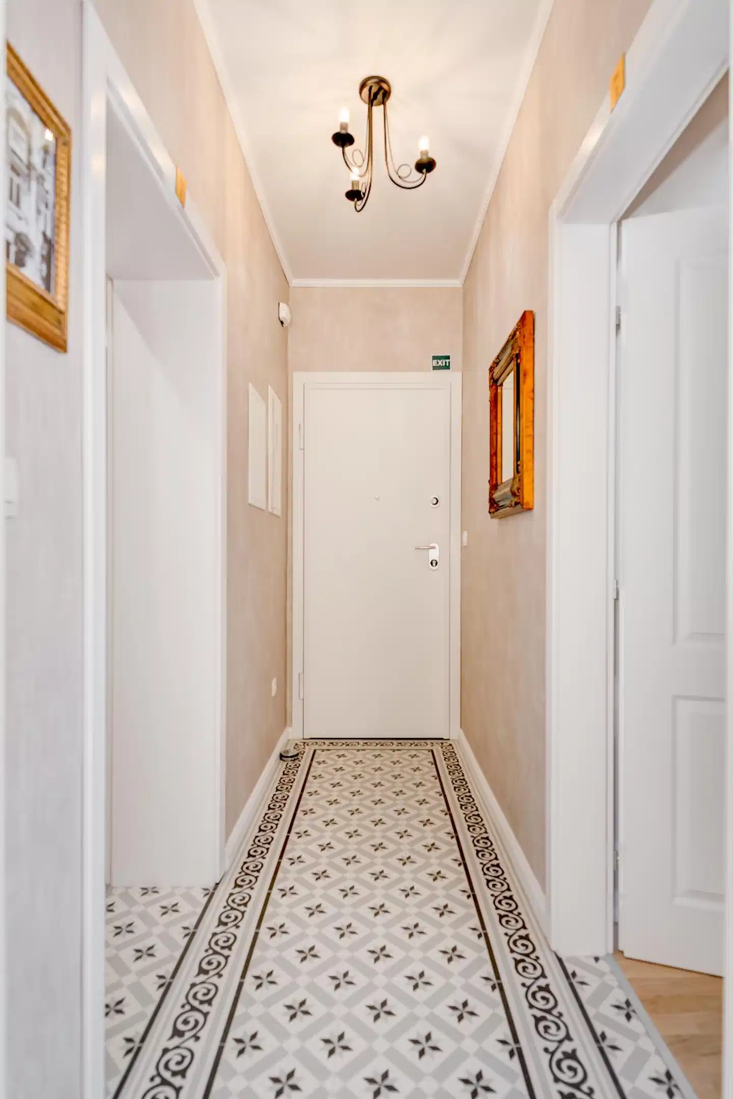 Le Monde Luxury Accommodation Lobby