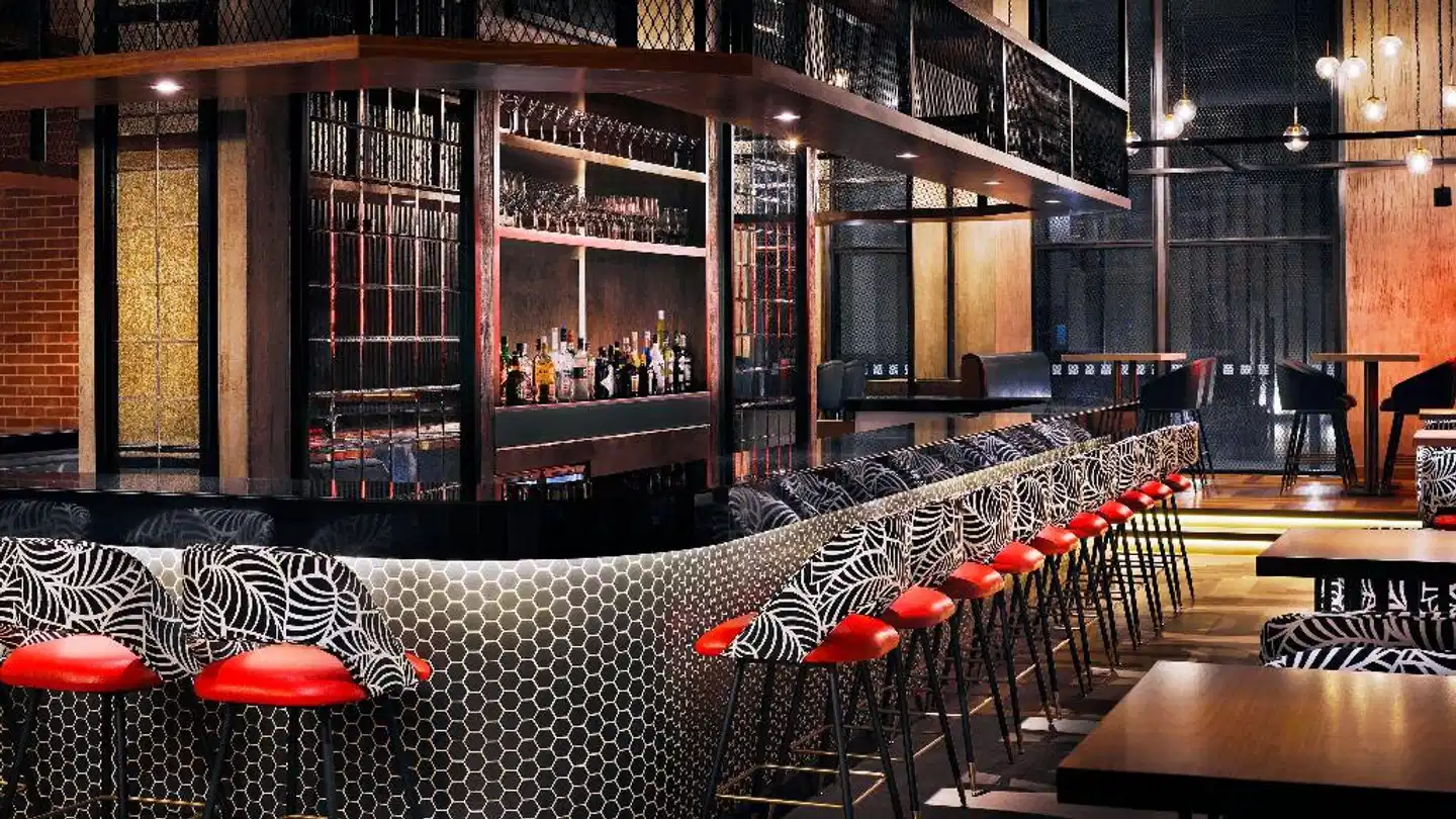 Holiday Inn Dubai Al-Maktoum Airport Bar