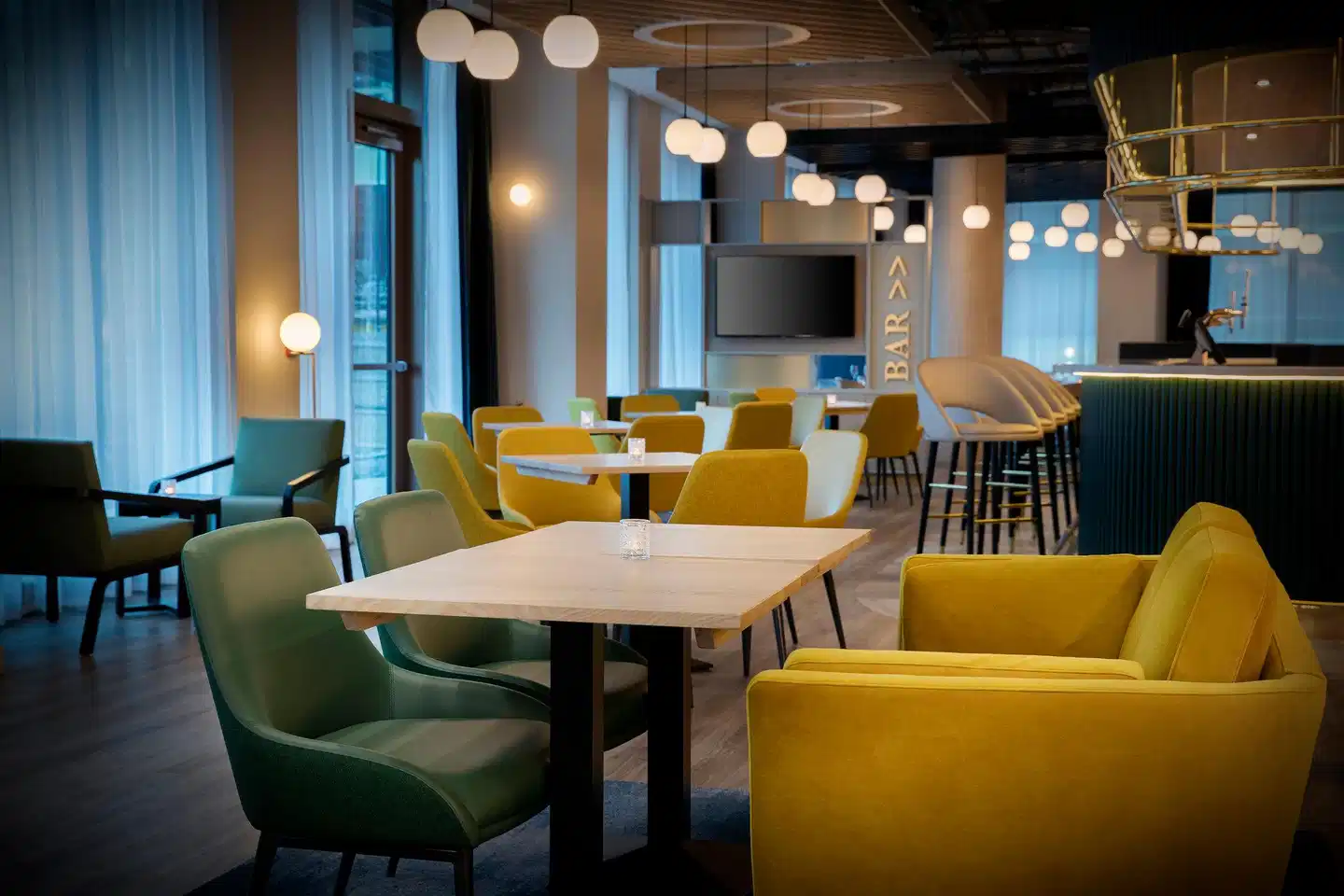 Leonardo Hotel Bristol Glassfields Lobby