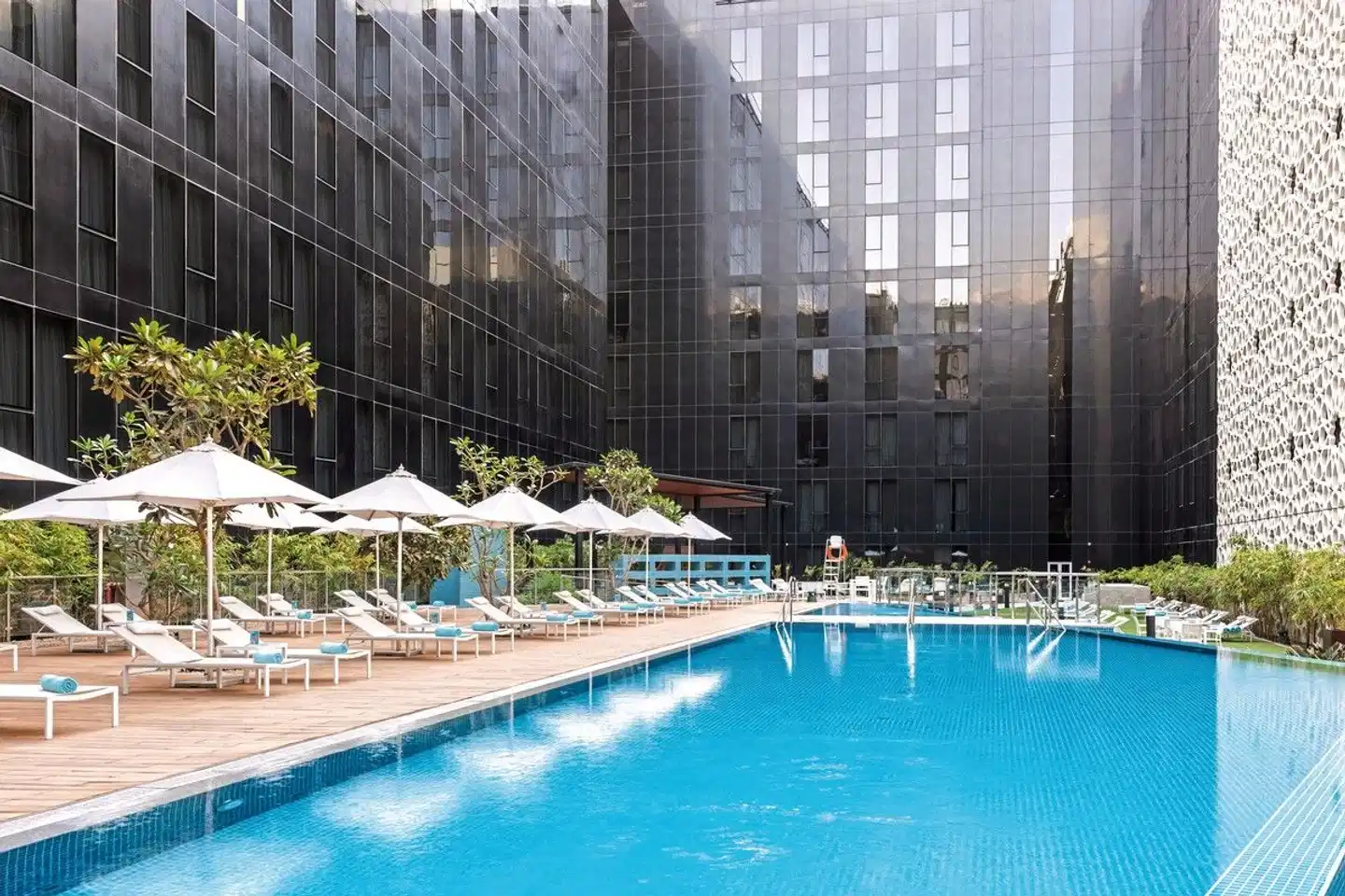 Grand Mercure Dubai City Pool