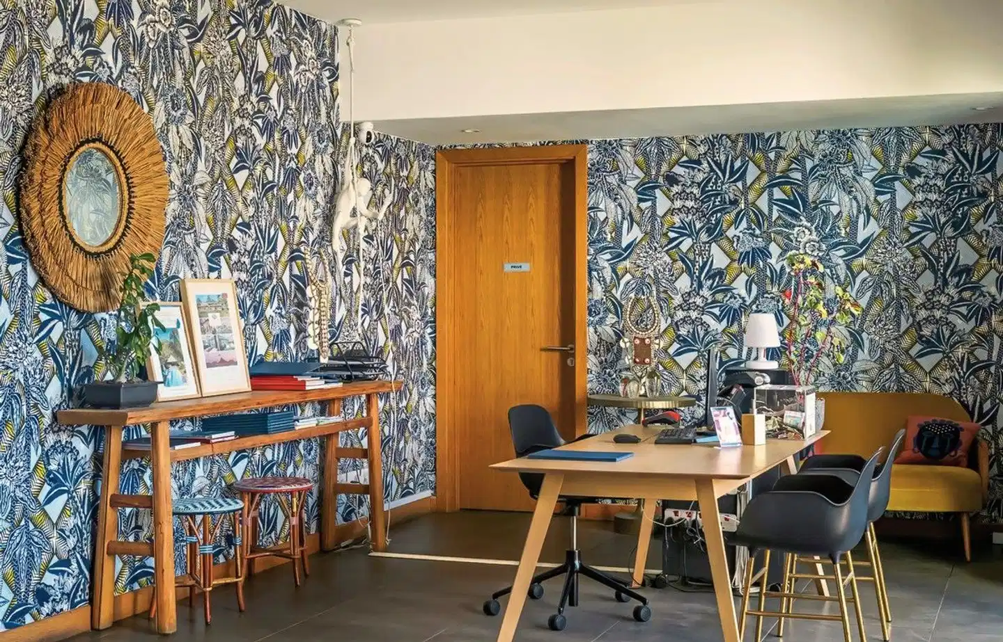 Mythic Suites & Villas Bar