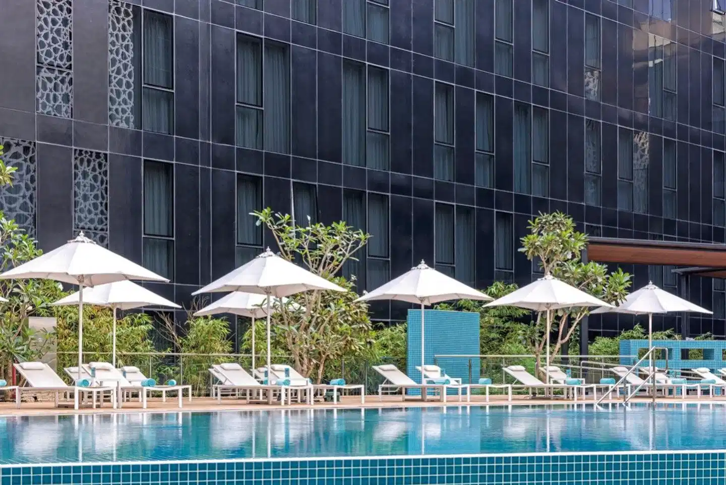 Grand Mercure Dubai City Pool