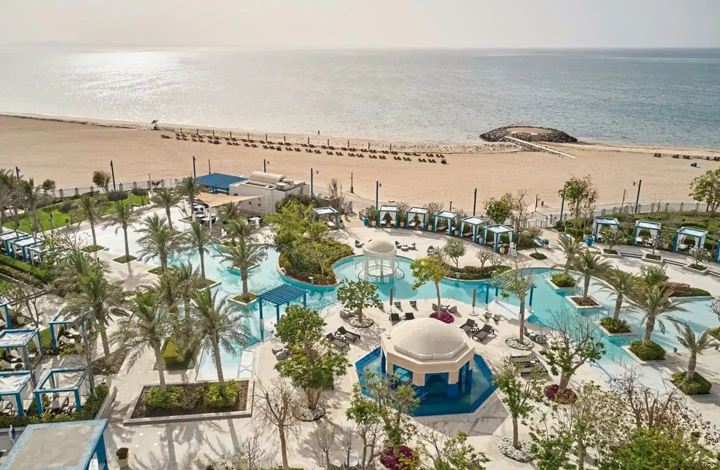 Hilton Salwa Beach Resort & Villas Strand