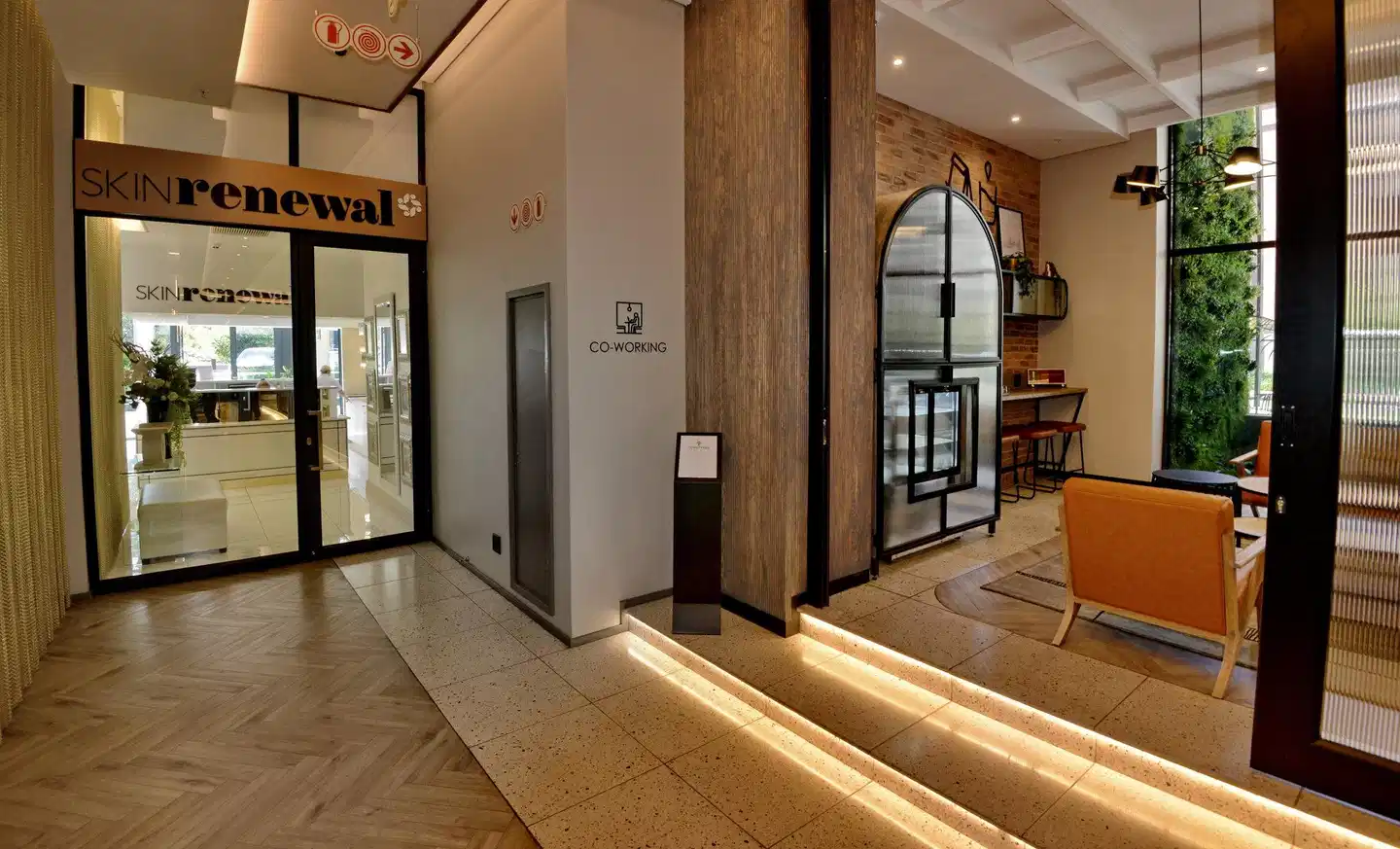 Courtyard Hotel Waterfall City Lobby