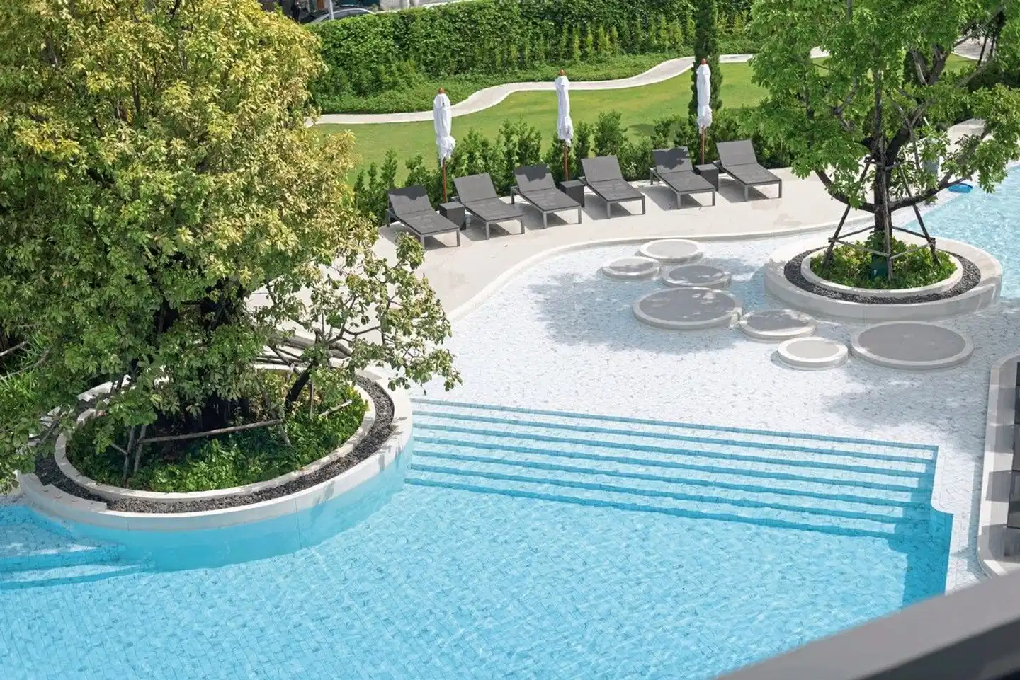 Cross Pattaya Pratamnak Pool