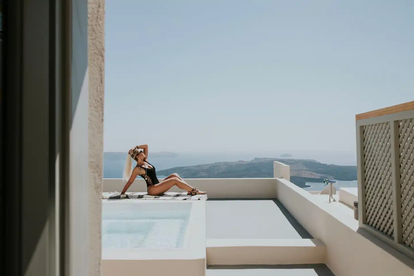 Caldera Cliff Illusion Suites Terrasse