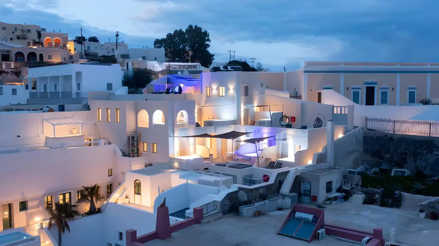 Caldera Cliff Illusion Suites Aussenansicht