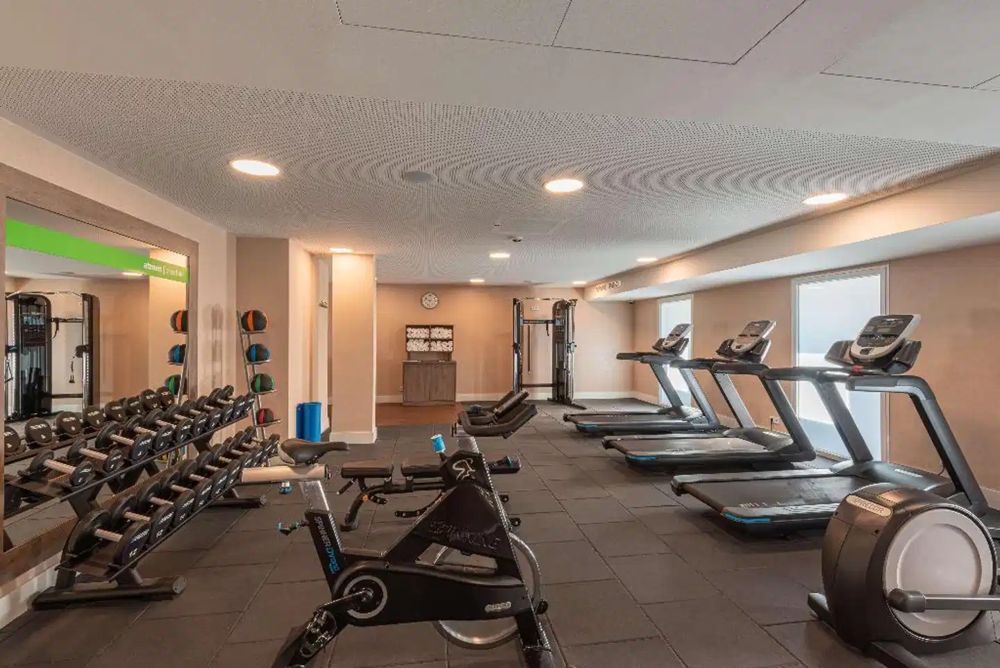 Hampton by Hilton Düsseldorf City Centre Sport und Entertainment