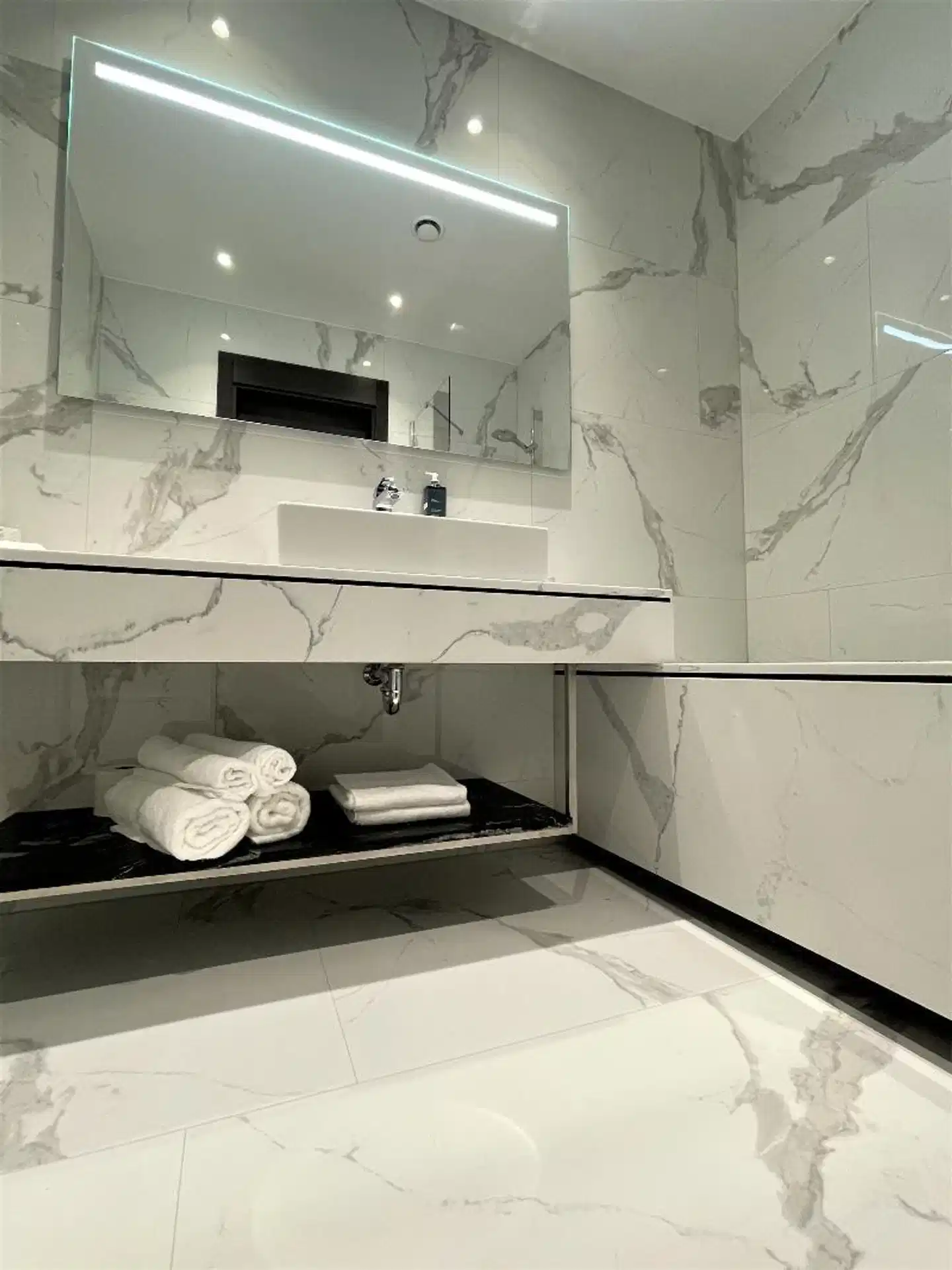 VICTORIA Hotel Klaip'da Badezimmer