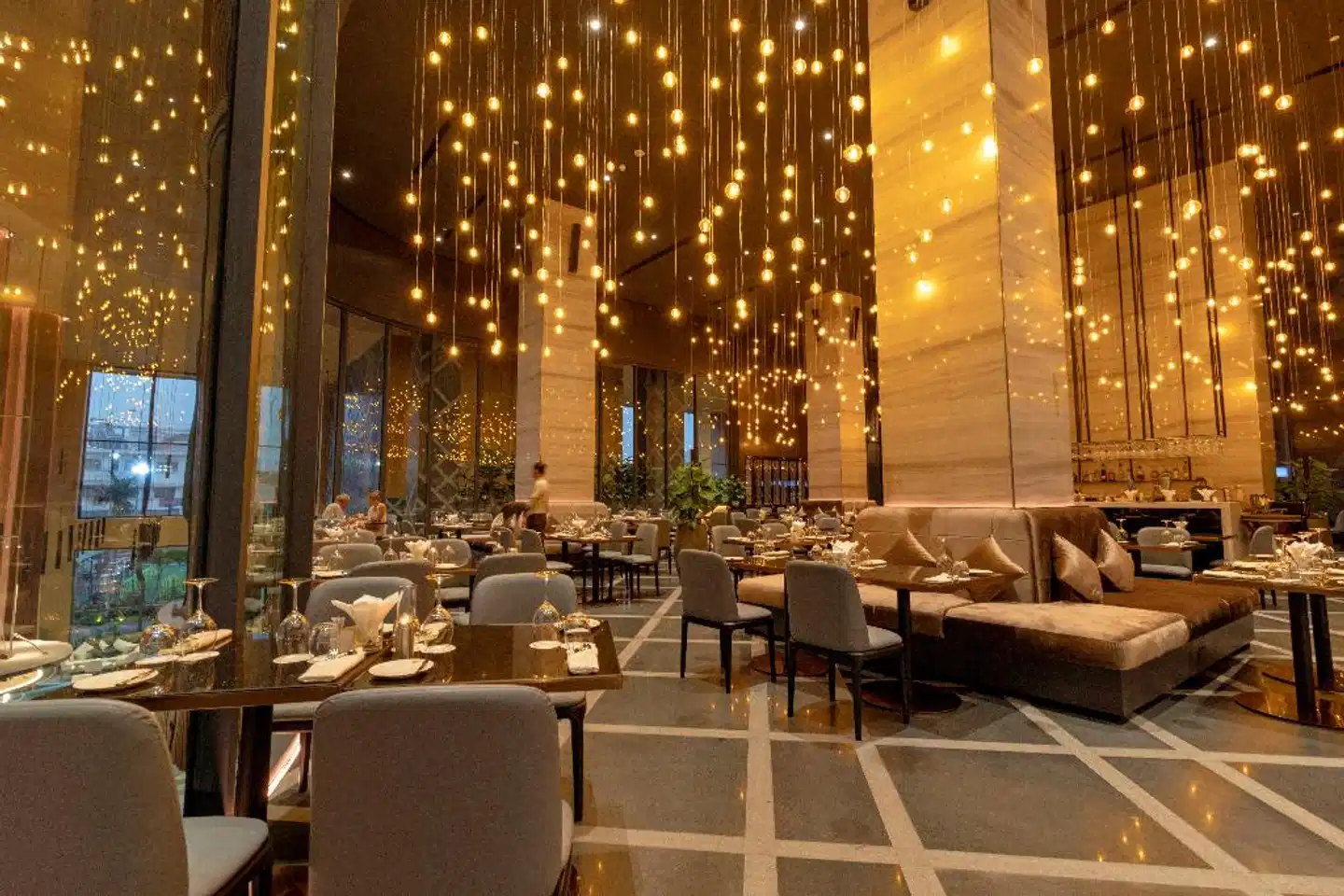 SUN & MOON, Riverside Hotel Restaurant