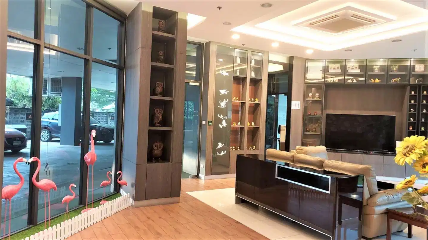 Nest n Rest Hotel Lobby