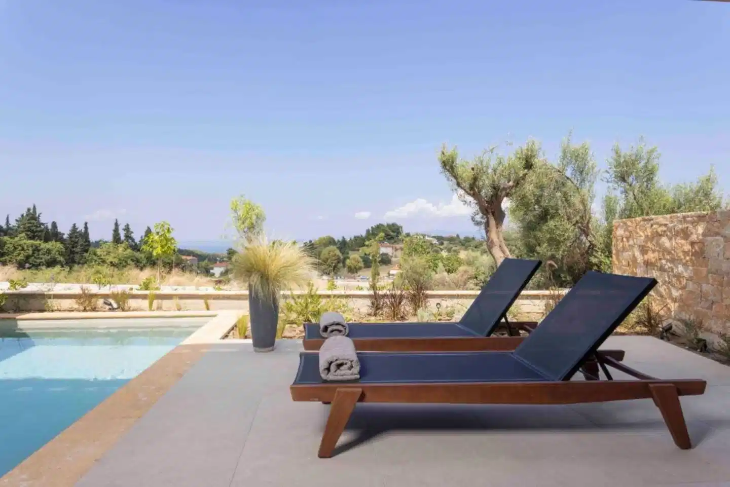 Pnoes Luxury Suites Wohnbeispiel