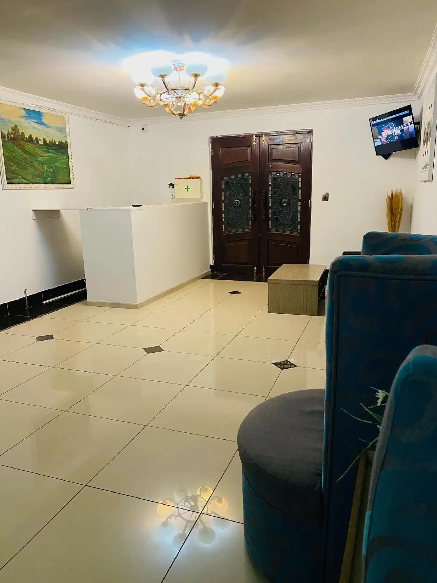 Airport Royal Guest House Lobby