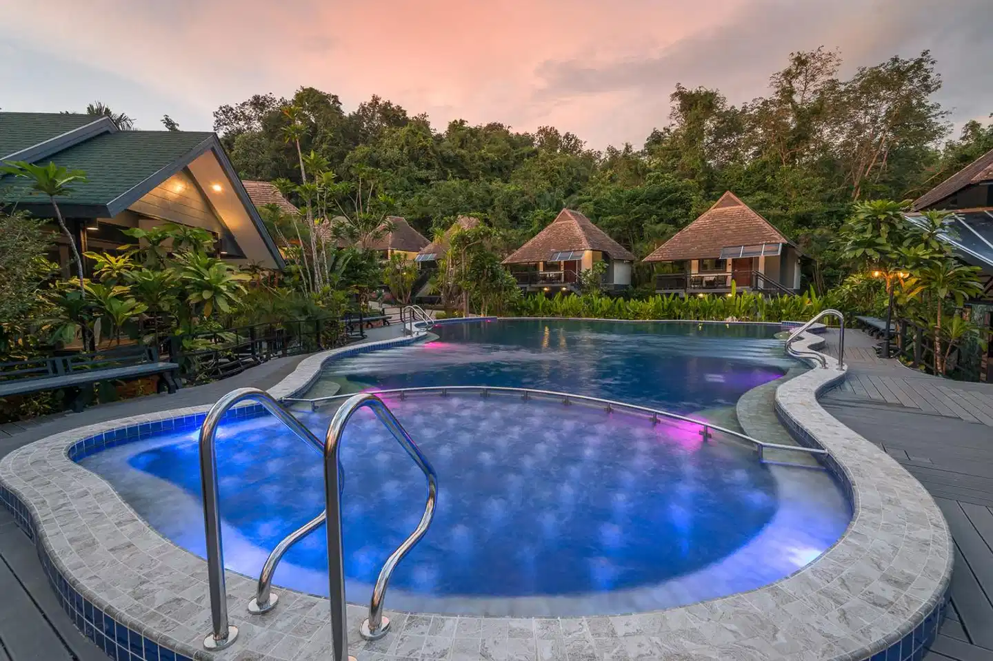 Loy Chalet Pool