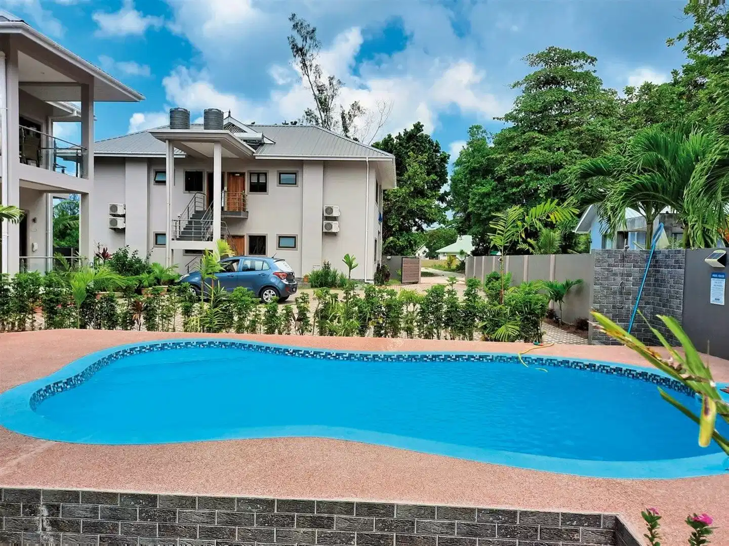 Palm Holiday Apartments Pool