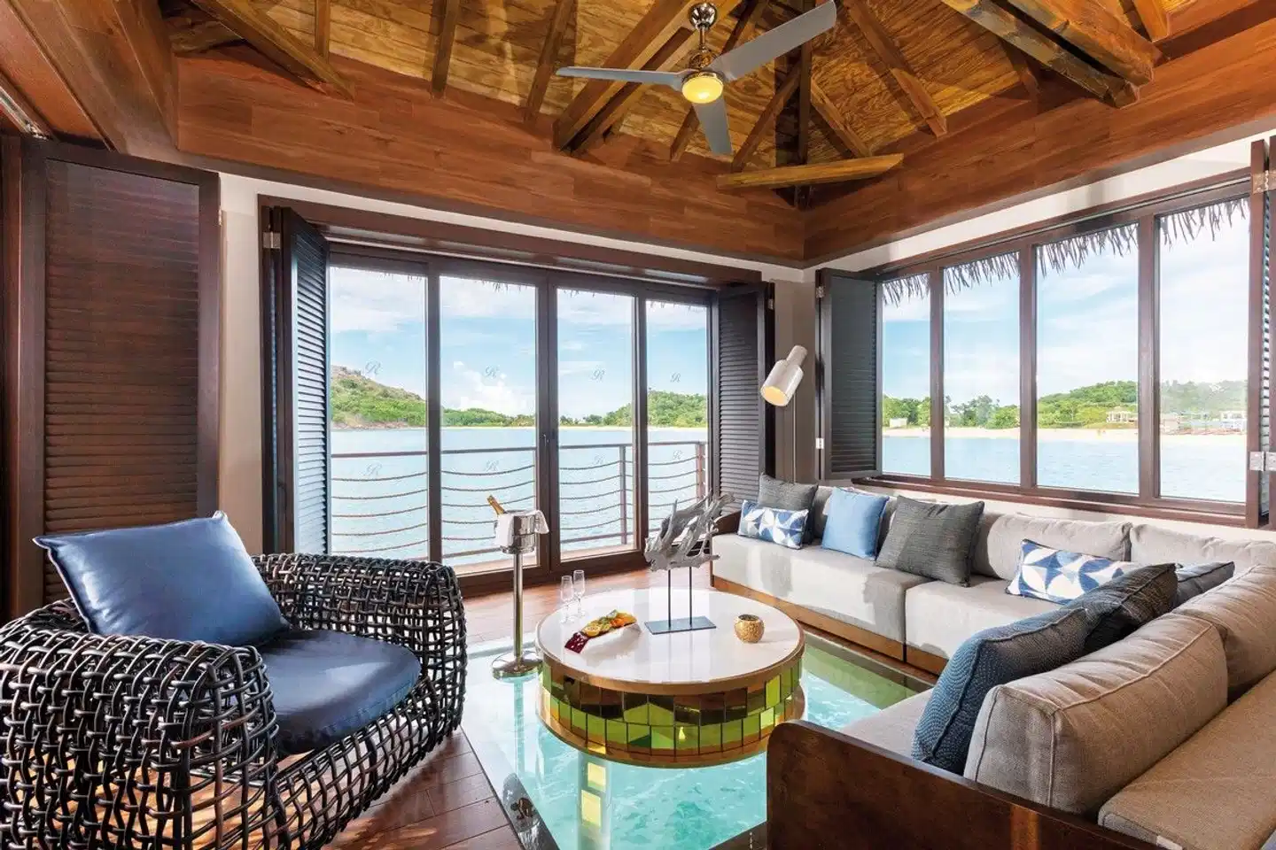 Royalton Antigua Chairman Overwater Bungalows Wohnbeispiel