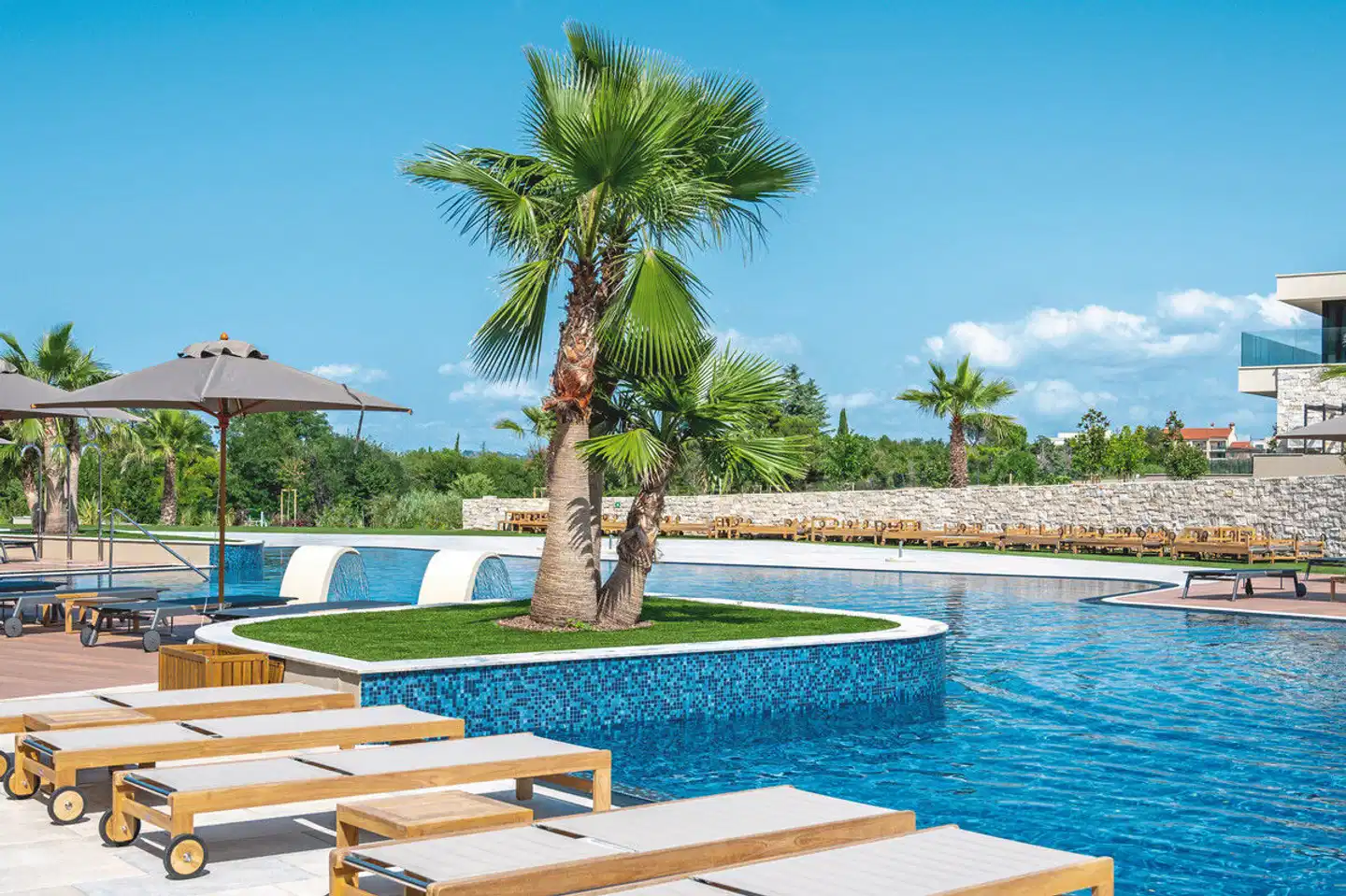 Petram Resort & Residence Pool