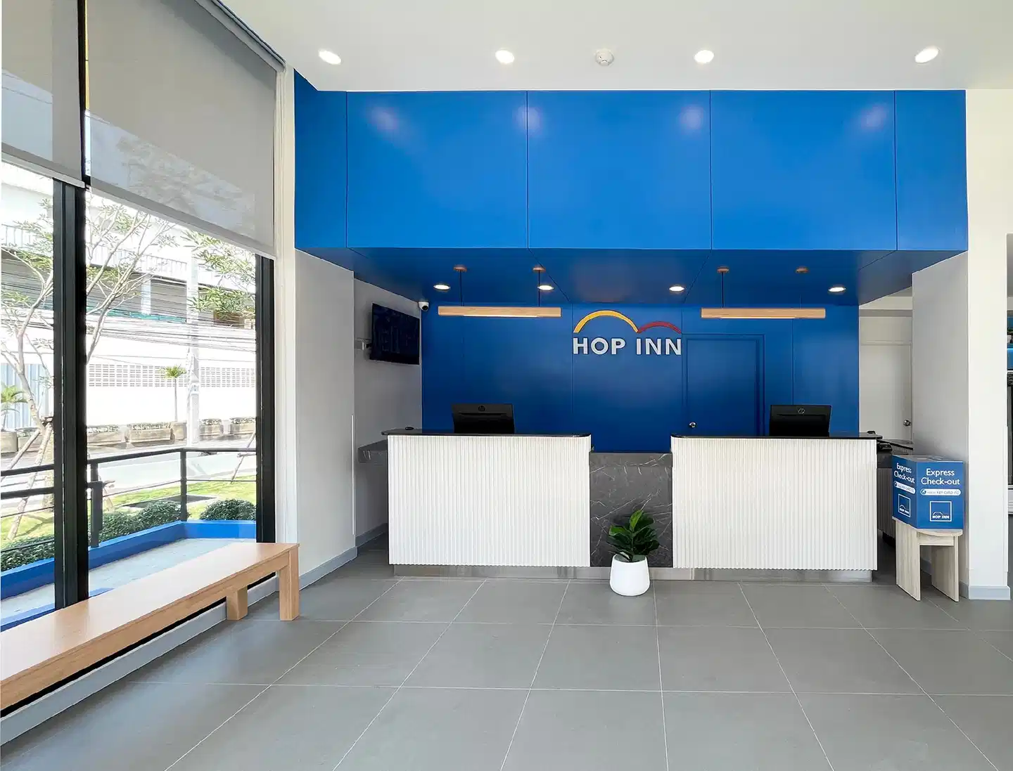 Hop Inn Bangkok Onnut Station Lobby