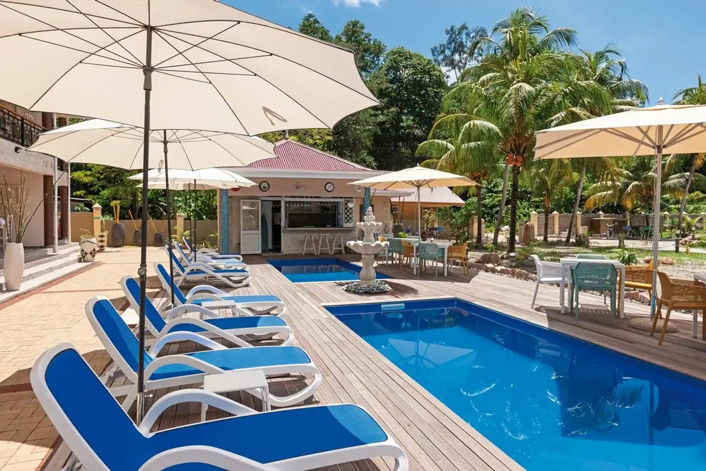 CocoLux Luxury Apartments Pool