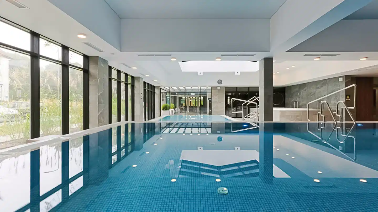 Green Port Apartamenty by VacationClub Hallenbad