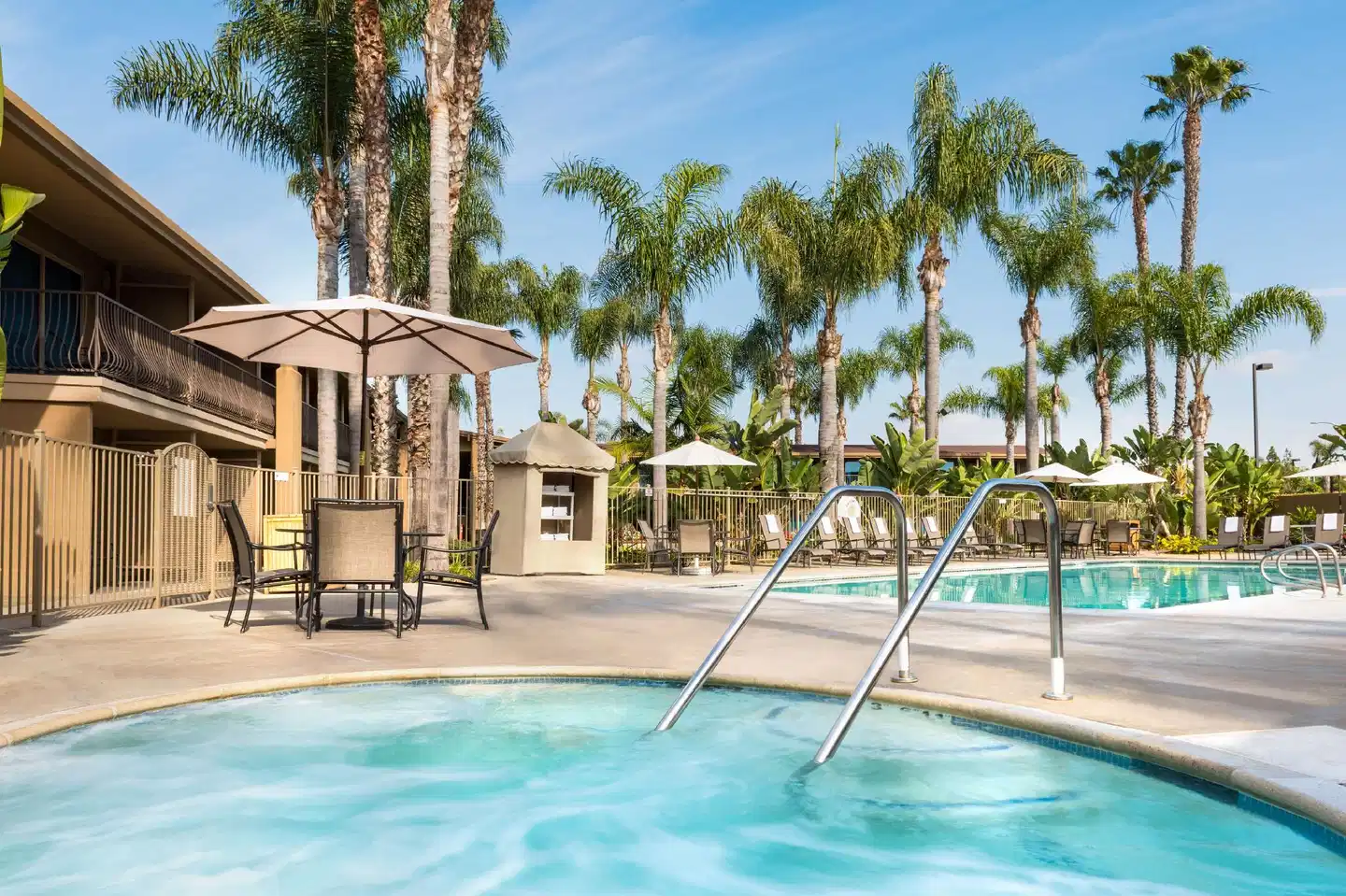 DoubleTree by Hilton San Diego Bayside Pool