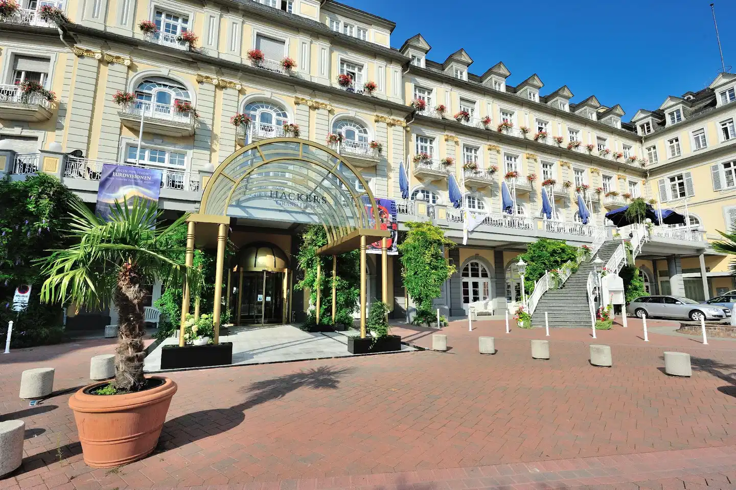 Häcker's Grand Hotel Aussenansicht