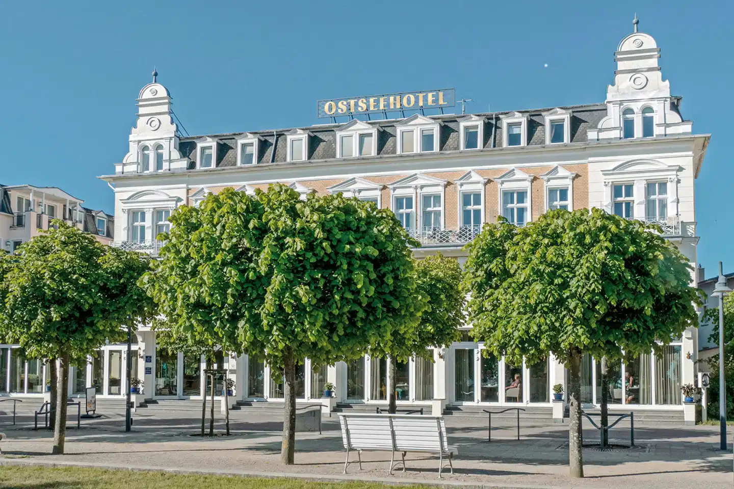 SEETELHOTEL Ostseehotel Ahlbeck mit Villa Strandschloss Aussenansicht