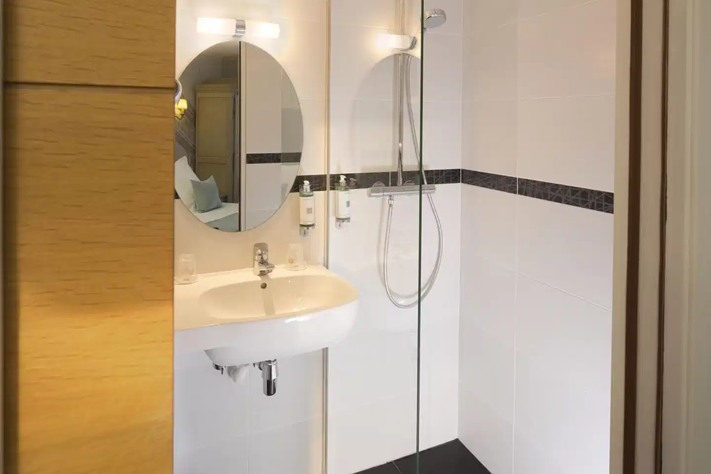 Hotel Plaza Elysées Badezimmer