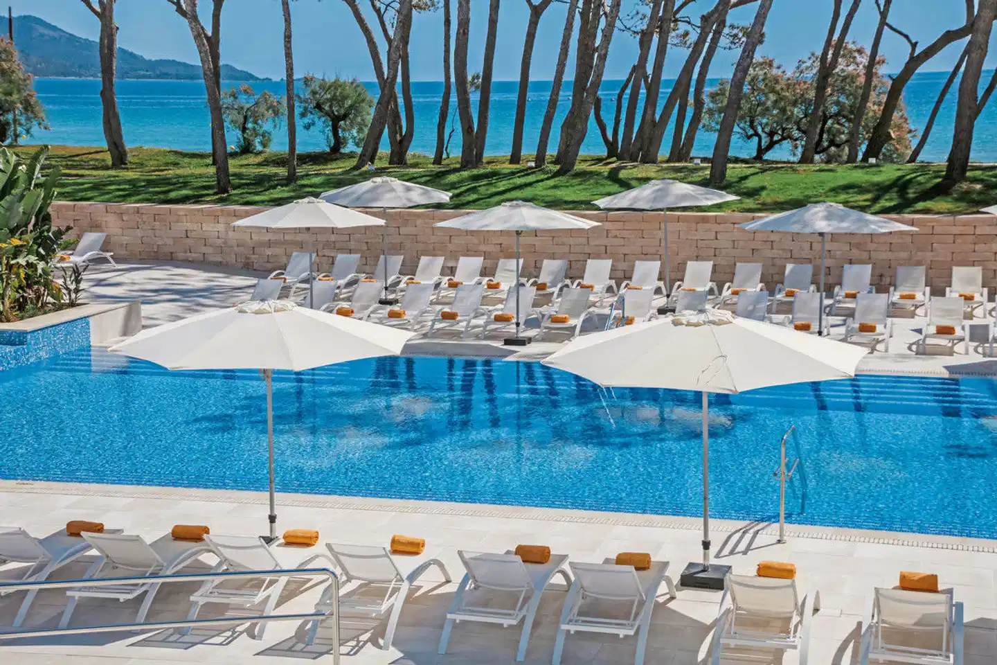 Iberostar Waves Playa de Muro Pool