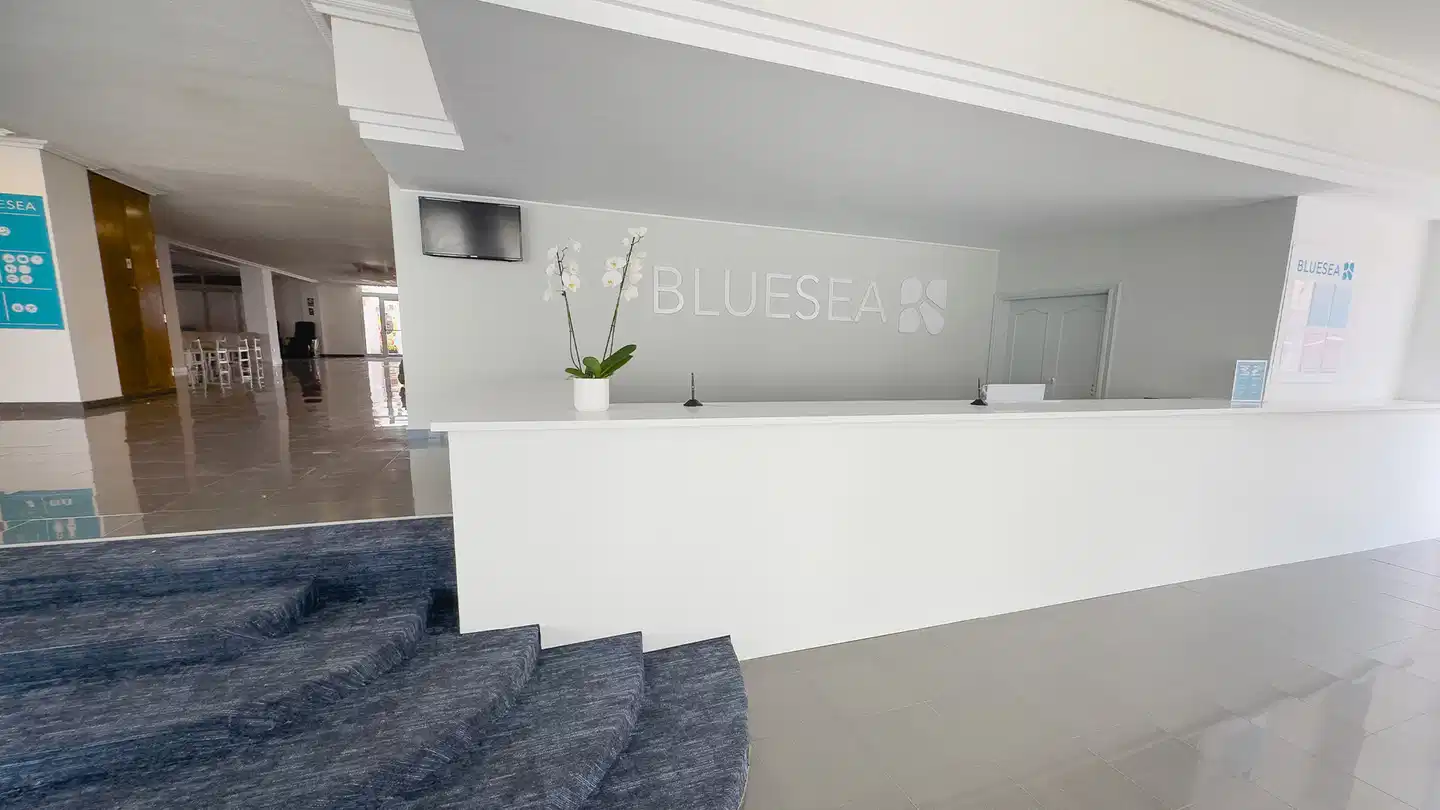 Blue Sea Lagos de Cesar Lobby