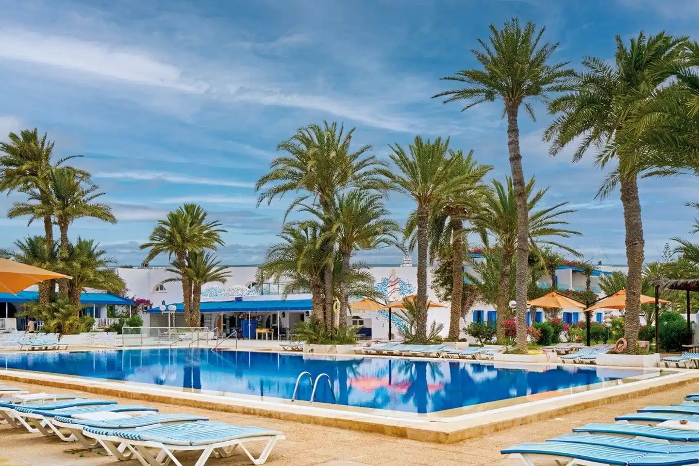 Hari Club Beach Resort Pool