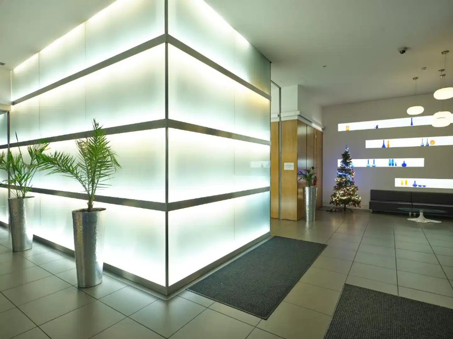 Marlin Empire Square Lobby