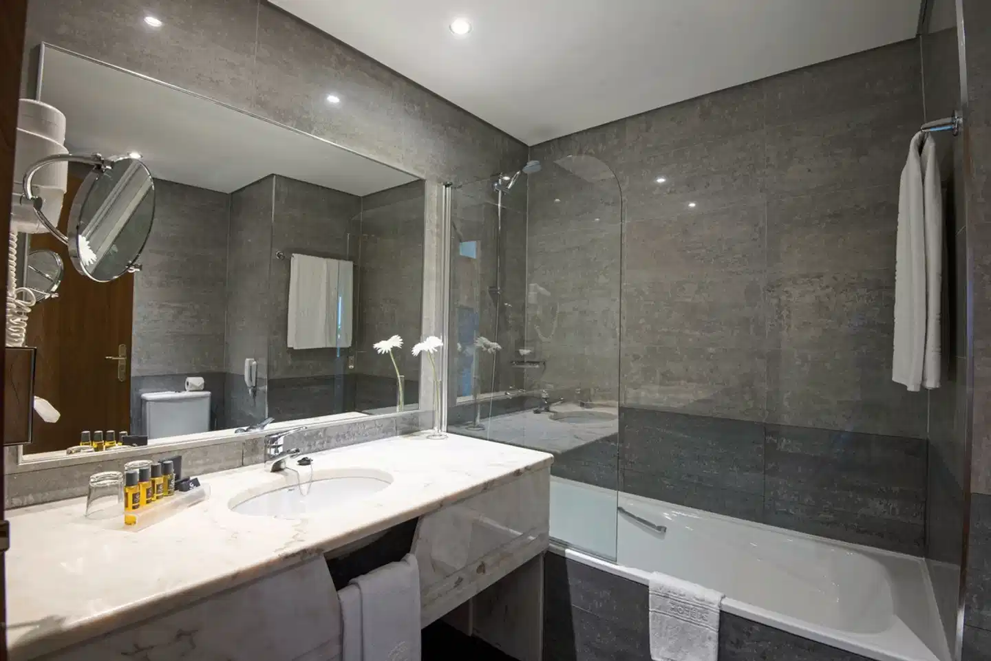 Vila Galé Porto Badezimmer