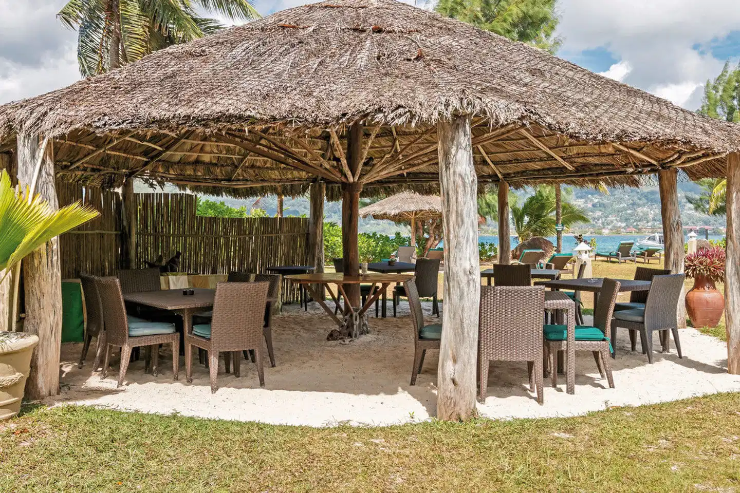 L'Habitation Cerf Island Bar