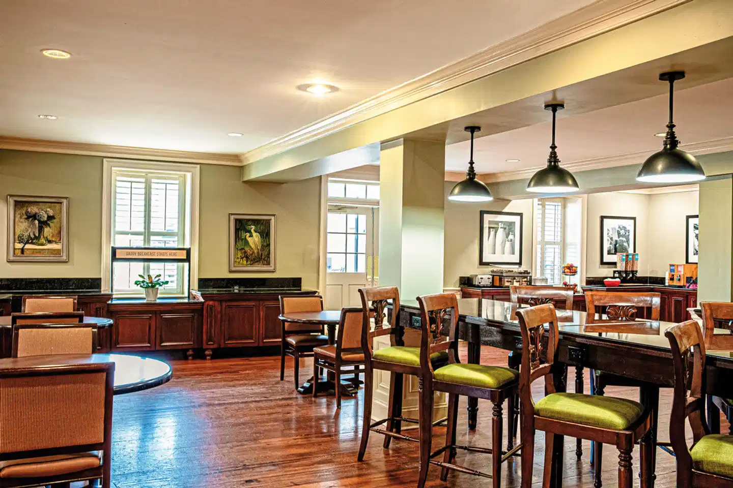 Hampton Inn Charleston-Historic District Bar