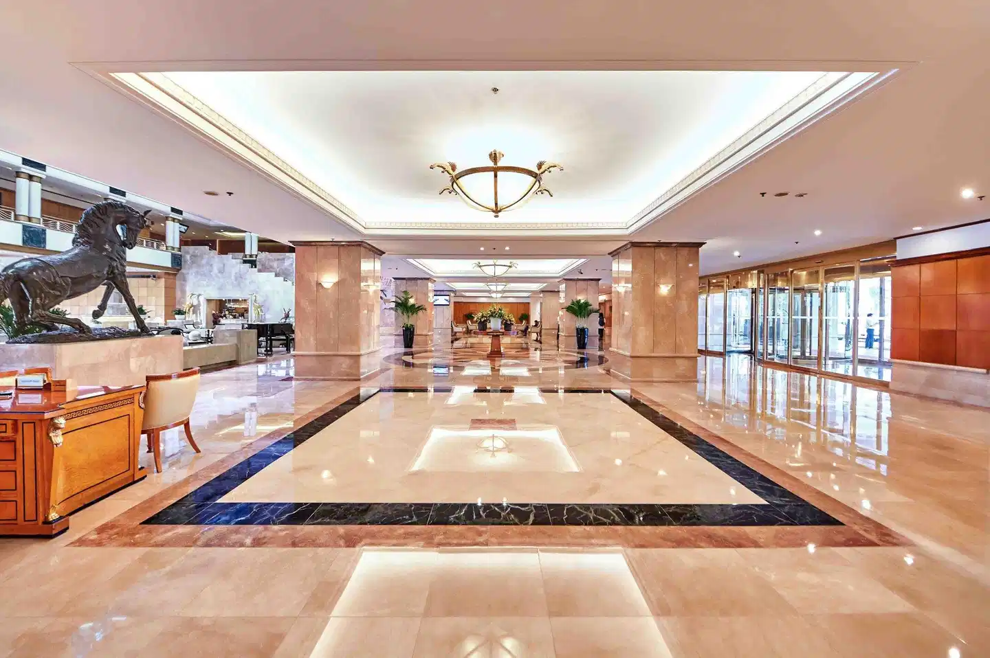 Lotte Legend Hotel Saigon Lobby