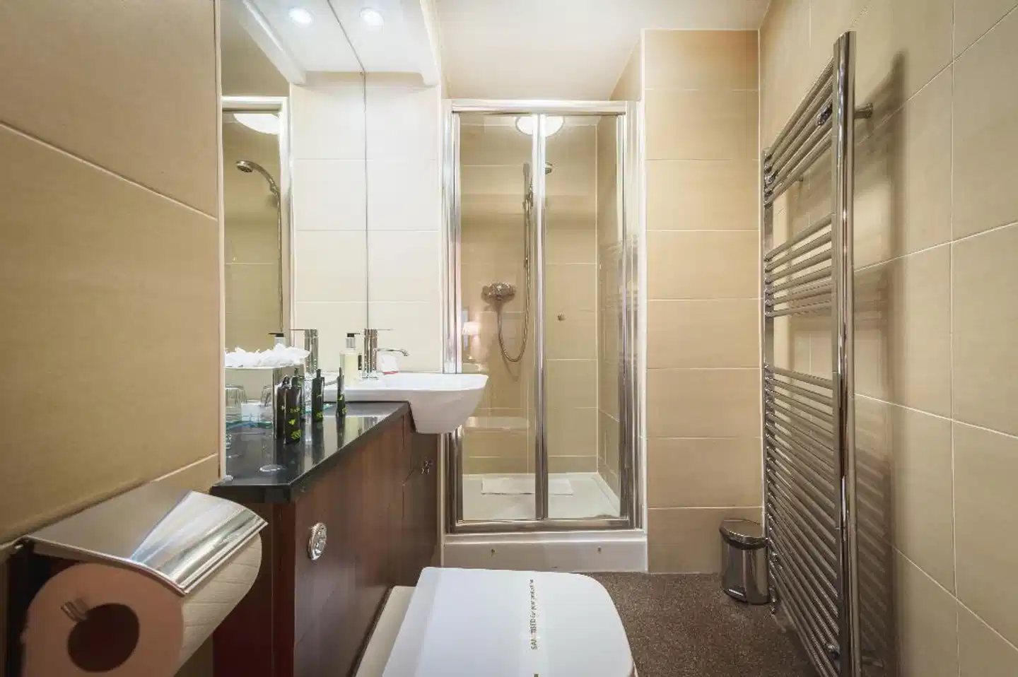 The Knight Residence by Mansley Serviced Apartments Badezimmer